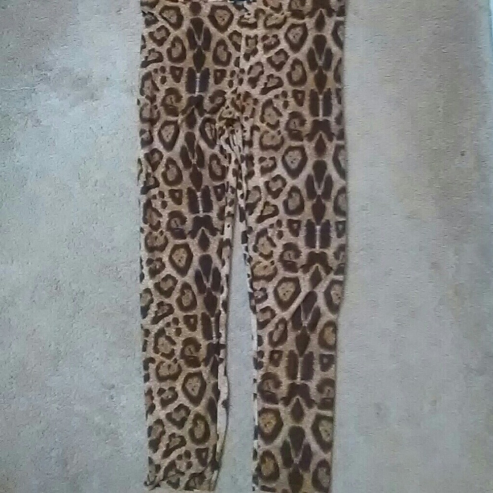 Stretchy animal print crop leggings